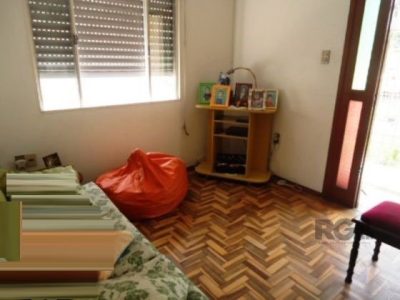 Casa à venda com 150m², 3 quartos, 1 suíte, 4 vagas no bairro Partenon em Porto Alegre - Foto 4