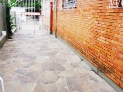 Casa à venda com 150m², 3 quartos, 1 suíte, 4 vagas no bairro Partenon em Porto Alegre - Foto 18