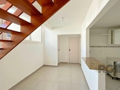 Apartamento à venda com 122m², 3 quartos, 1 suíte, 2 vagas no bairro Ipanema em Porto Alegre - Foto 2