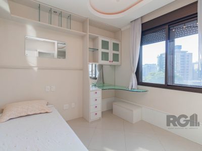 Apartamento à venda com 140m², 3 quartos, 1 suíte, 2 vagas no bairro Petrópolis em Porto Alegre - Foto 23