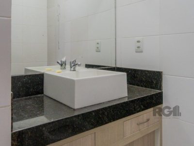 Casa à venda com 214m², 4 quartos, 1 suíte, 2 vagas no bairro Glória em Porto Alegre - Foto 14