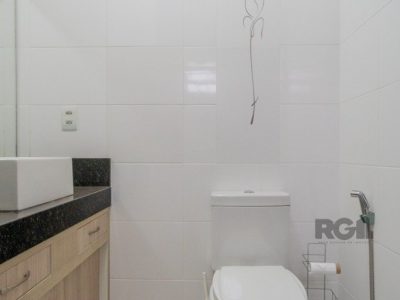 Casa à venda com 214m², 4 quartos, 1 suíte, 2 vagas no bairro Glória em Porto Alegre - Foto 15