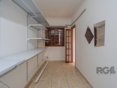 Casa à venda com 214m², 4 quartos, 1 suíte, 2 vagas no bairro Glória em Porto Alegre - Foto 17