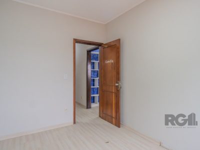 Casa à venda com 214m², 4 quartos, 1 suíte, 2 vagas no bairro Glória em Porto Alegre - Foto 22