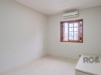 Casa à venda com 214m², 4 quartos, 1 suíte, 2 vagas no bairro Glória em Porto Alegre - Foto 26