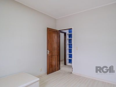 Casa à venda com 214m², 4 quartos, 1 suíte, 2 vagas no bairro Glória em Porto Alegre - Foto 28