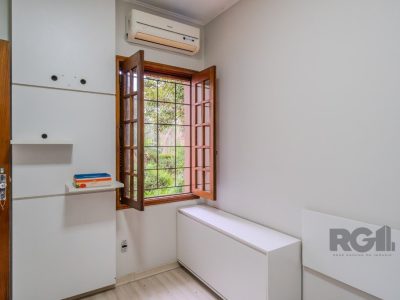 Casa à venda com 214m², 4 quartos, 1 suíte, 2 vagas no bairro Glória em Porto Alegre - Foto 30