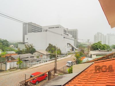 Casa à venda com 214m², 4 quartos, 1 suíte, 2 vagas no bairro Glória em Porto Alegre - Foto 11