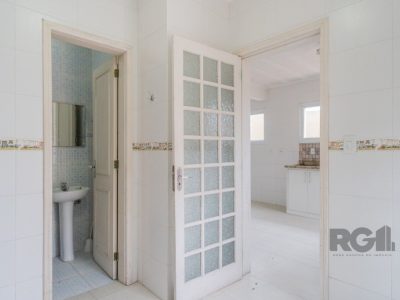 Casa à venda com 214m², 4 quartos, 1 suíte, 2 vagas no bairro Glória em Porto Alegre - Foto 42