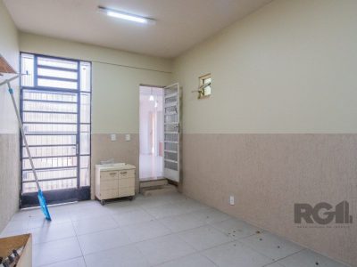 Casa à venda com 214m², 4 quartos, 1 suíte, 2 vagas no bairro Glória em Porto Alegre - Foto 52