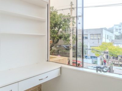 Casa à venda com 214m², 4 quartos, 1 suíte, 2 vagas no bairro Glória em Porto Alegre - Foto 9