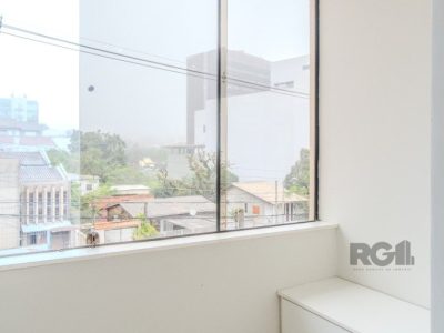 Casa à venda com 214m², 4 quartos, 1 suíte, 2 vagas no bairro Glória em Porto Alegre - Foto 10