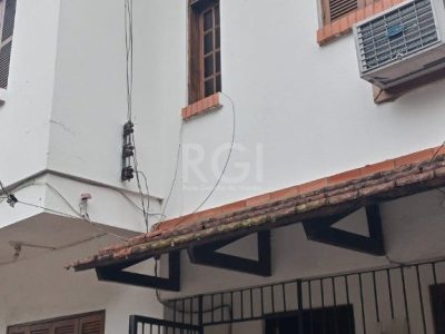 Casa à venda com 210m², 4 quartos, 2 vagas no bairro Petrópolis em Porto Alegre - Foto 2