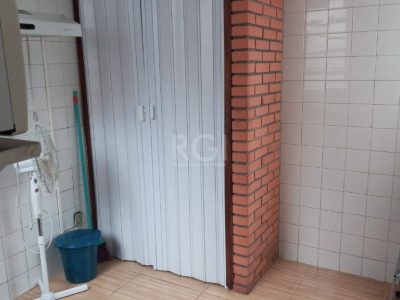 Casa à venda com 210m², 4 quartos, 2 vagas no bairro Petrópolis em Porto Alegre - Foto 15