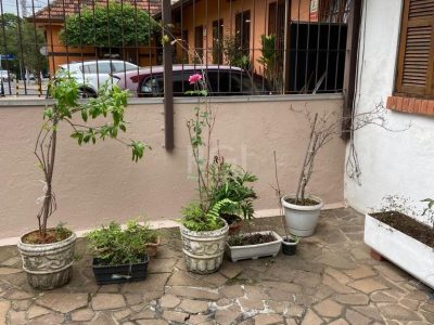 Casa à venda com 210m², 4 quartos, 2 vagas no bairro Petrópolis em Porto Alegre - Foto 3