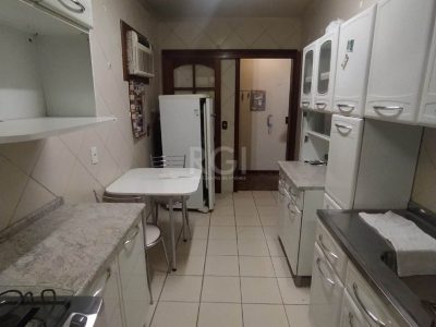 Apartamento à venda com 99m², 3 quartos, 1 vaga no bairro Navegantes em Porto Alegre - Foto 3