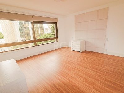 Apartamento à venda com 337m², 3 quartos, 3 suítes, 4 vagas no bairro Moinhos de Vento em Porto Alegre - Foto 3