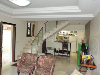 Casa à venda com 229m², 3 quartos, 1 suíte, 1 vaga no bairro São Geraldo em Porto Alegre - Foto 2