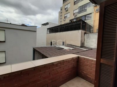 Casa à venda com 262m², 3 quartos, 1 suíte, 6 vagas no bairro Auxiliadora em Porto Alegre - Foto 7