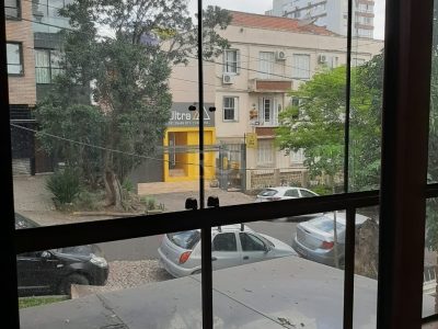 Casa à venda com 262m², 3 quartos, 1 suíte, 6 vagas no bairro Auxiliadora em Porto Alegre - Foto 10