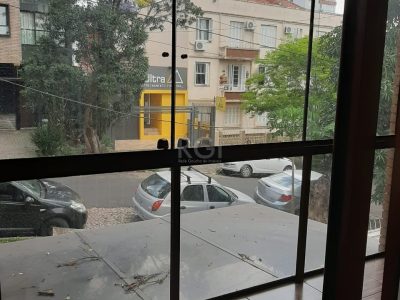 Casa à venda com 262m², 3 quartos, 1 suíte, 6 vagas no bairro Auxiliadora em Porto Alegre - Foto 9