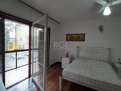 Casa à venda com 262m², 3 quartos, 1 suíte, 6 vagas no bairro Auxiliadora em Porto Alegre - Foto 8