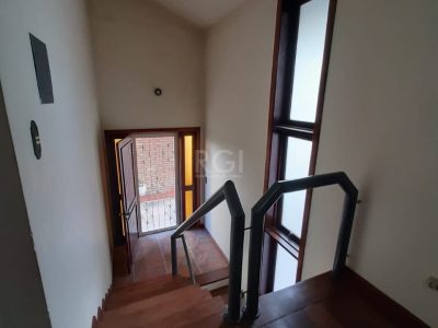 Casa à venda com 262m², 3 quartos, 1 suíte, 6 vagas no bairro Auxiliadora em Porto Alegre - Foto 17