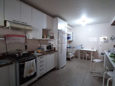 Casa à venda com 262m², 3 quartos, 1 suíte, 6 vagas no bairro Auxiliadora em Porto Alegre - Foto 20