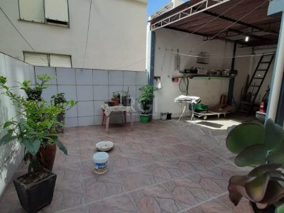 Casa à venda com 262m², 3 quartos, 1 suíte, 6 vagas no bairro Auxiliadora em Porto Alegre - Foto 24