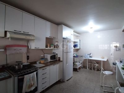 Casa à venda com 262m², 3 quartos, 1 suíte, 6 vagas no bairro Auxiliadora em Porto Alegre - Foto 18