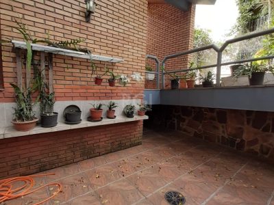 Casa à venda com 262m², 3 quartos, 1 suíte, 6 vagas no bairro Auxiliadora em Porto Alegre - Foto 27