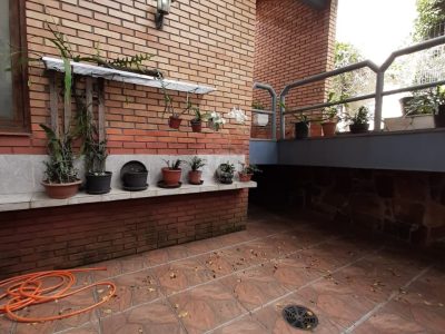 Casa à venda com 262m², 3 quartos, 1 suíte, 6 vagas no bairro Auxiliadora em Porto Alegre - Foto 29