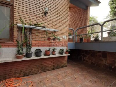 Casa à venda com 262m², 3 quartos, 1 suíte, 6 vagas no bairro Auxiliadora em Porto Alegre - Foto 30