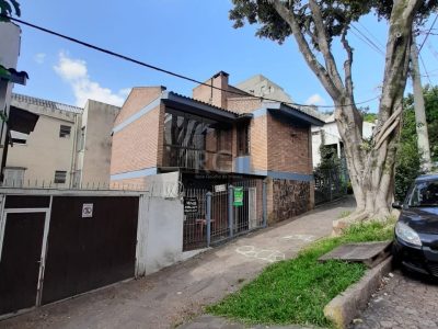 Casa à venda com 262m², 3 quartos, 1 suíte, 6 vagas no bairro Auxiliadora em Porto Alegre - Foto 31