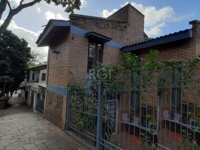 Casa à venda com 262m², 3 quartos, 1 suíte, 6 vagas no bairro Auxiliadora em Porto Alegre - Foto 32