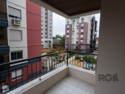 Apartamento à venda com 67m², 3 quartos, 1 vaga no bairro Partenon em Porto Alegre - Foto 3