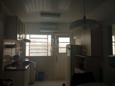 Casa à venda com 269m², 2 quartos, 3 vagas no bairro Vila Ipiranga em Porto Alegre - Foto 11