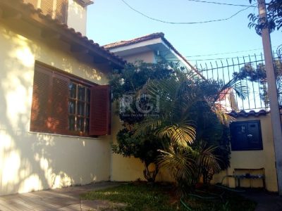 Casa à venda com 269m², 2 quartos, 3 vagas no bairro Vila Ipiranga em Porto Alegre - Foto 4