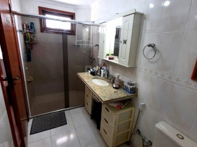 Apartamento à venda com 110m², 3 quartos, 1 suíte, 2 vagas no bairro Vila Ipiranga em Porto Alegre - Foto 17