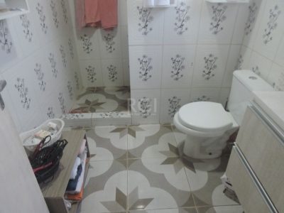 Casa à venda com 112m², 3 quartos, 1 suíte, 2 vagas no bairro Partenon em Porto Alegre - Foto 8