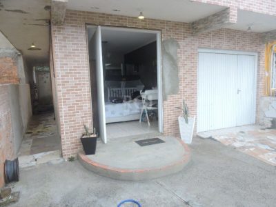 Casa à venda com 112m², 3 quartos, 1 suíte, 2 vagas no bairro Partenon em Porto Alegre - Foto 11