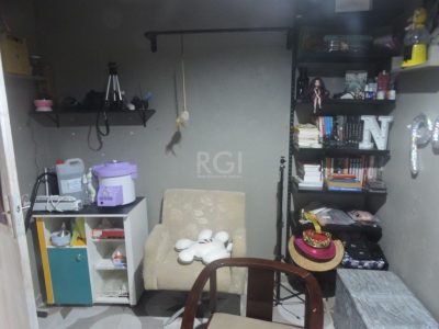 Casa à venda com 112m², 3 quartos, 1 suíte, 2 vagas no bairro Partenon em Porto Alegre - Foto 15