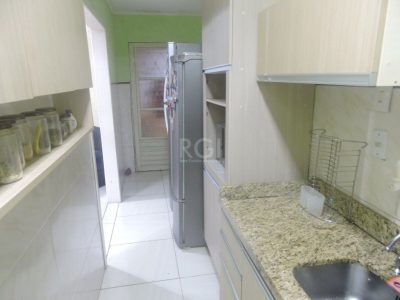 Casa à venda com 112m², 3 quartos, 1 suíte, 2 vagas no bairro Partenon em Porto Alegre - Foto 21