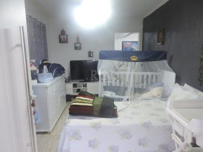 Casa à venda com 112m², 3 quartos, 1 suíte, 2 vagas no bairro Partenon em Porto Alegre - Foto 32