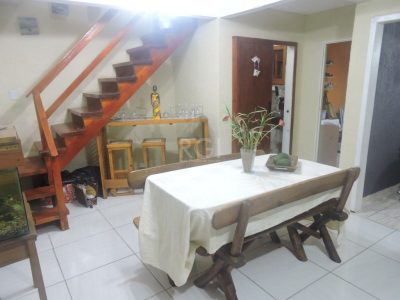 Casa à venda com 112m², 3 quartos, 1 suíte, 2 vagas no bairro Partenon em Porto Alegre - Foto 5