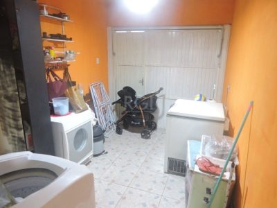 Casa à venda com 112m², 3 quartos, 1 suíte, 2 vagas no bairro Partenon em Porto Alegre - Foto 34