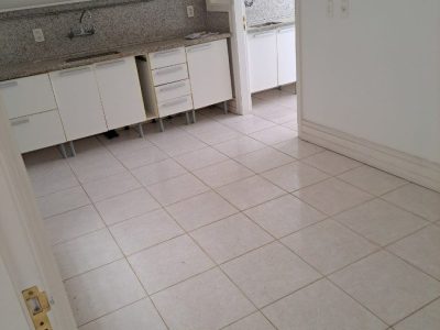 Casa à venda com 268m², 3 quartos, 1 suíte, 4 vagas no bairro Três Figueiras em Porto Alegre - Foto 10