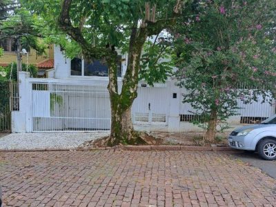 Casa à venda com 268m², 3 quartos, 1 suíte, 4 vagas no bairro Três Figueiras em Porto Alegre - Foto 20