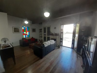 Casa à venda com 254m², 3 quartos, 1 suíte, 4 vagas no bairro Medianeira em Porto Alegre - Foto 2