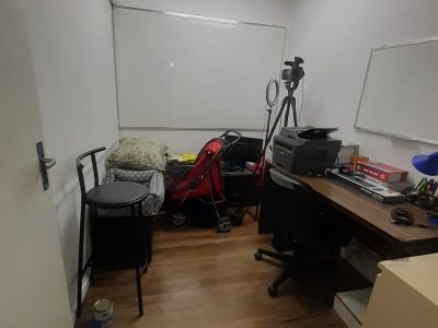 Casa à venda com 254m², 3 quartos, 1 suíte, 4 vagas no bairro Medianeira em Porto Alegre - Foto 5